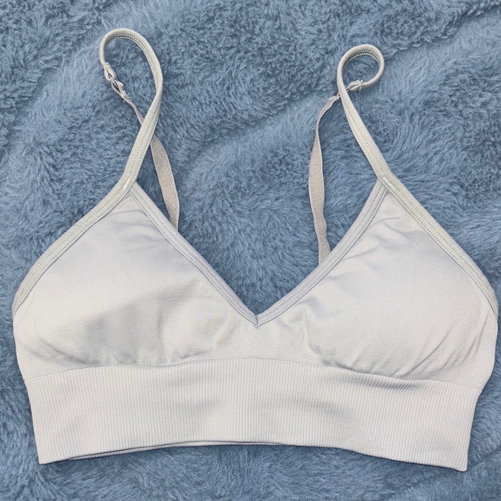 Lululemon sports bra size 6